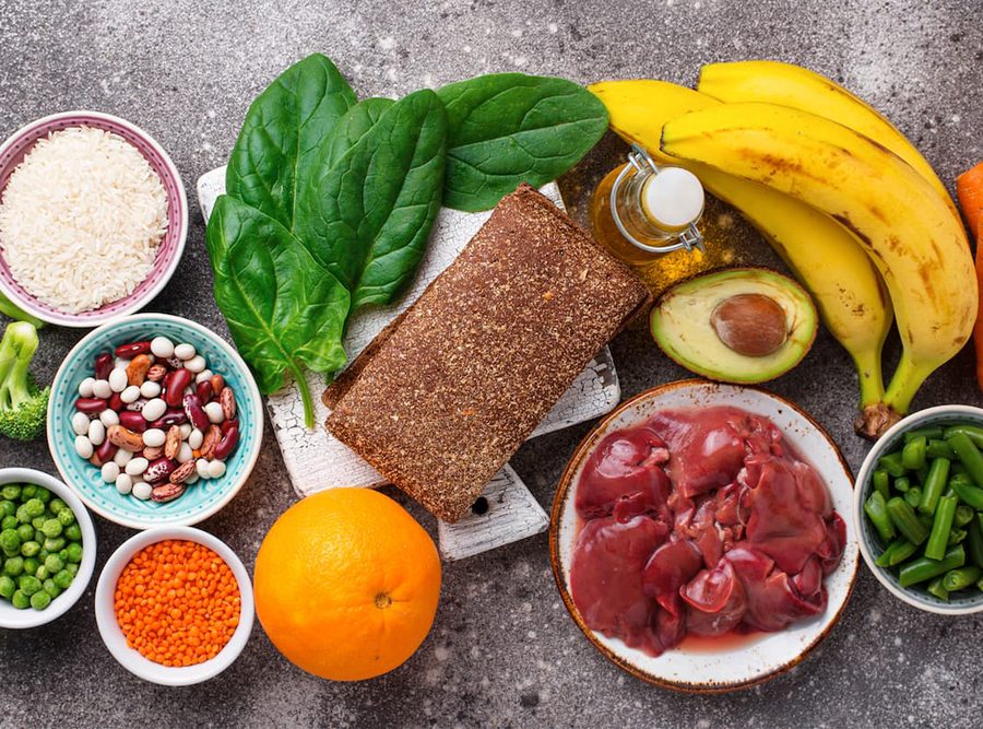 Alimentos ricos en ácido fólico: espinaca, legumbres, aguacate y plátano